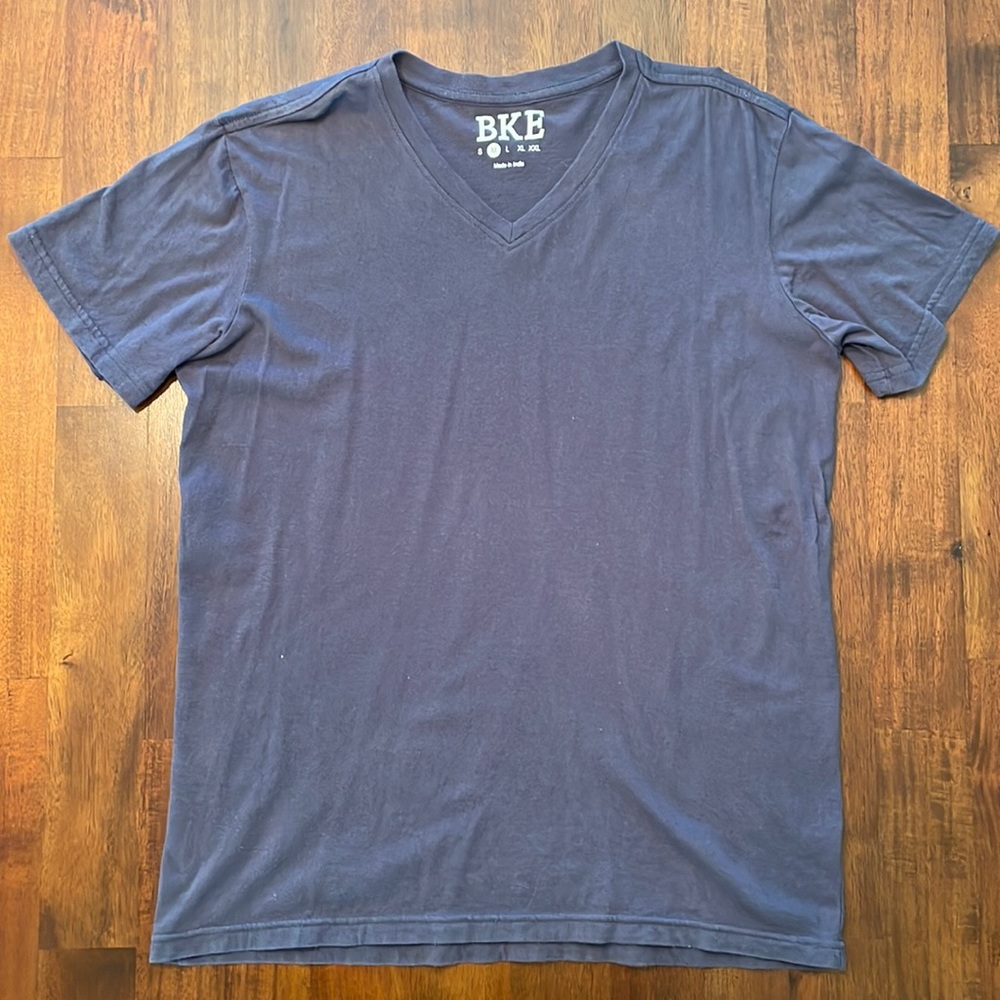 Mens BKE Medium V-Neck T-Shirt